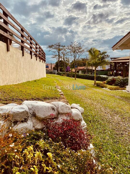 Casa para aluguel de temporada em Imbituba (Praia do Rosa)