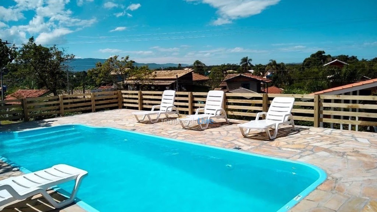 Casa para aluguel de temporada em Imbituba (Praia do Rosa)