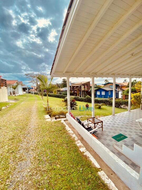 Casa para aluguel de temporada em Imbituba (Praia do Rosa)