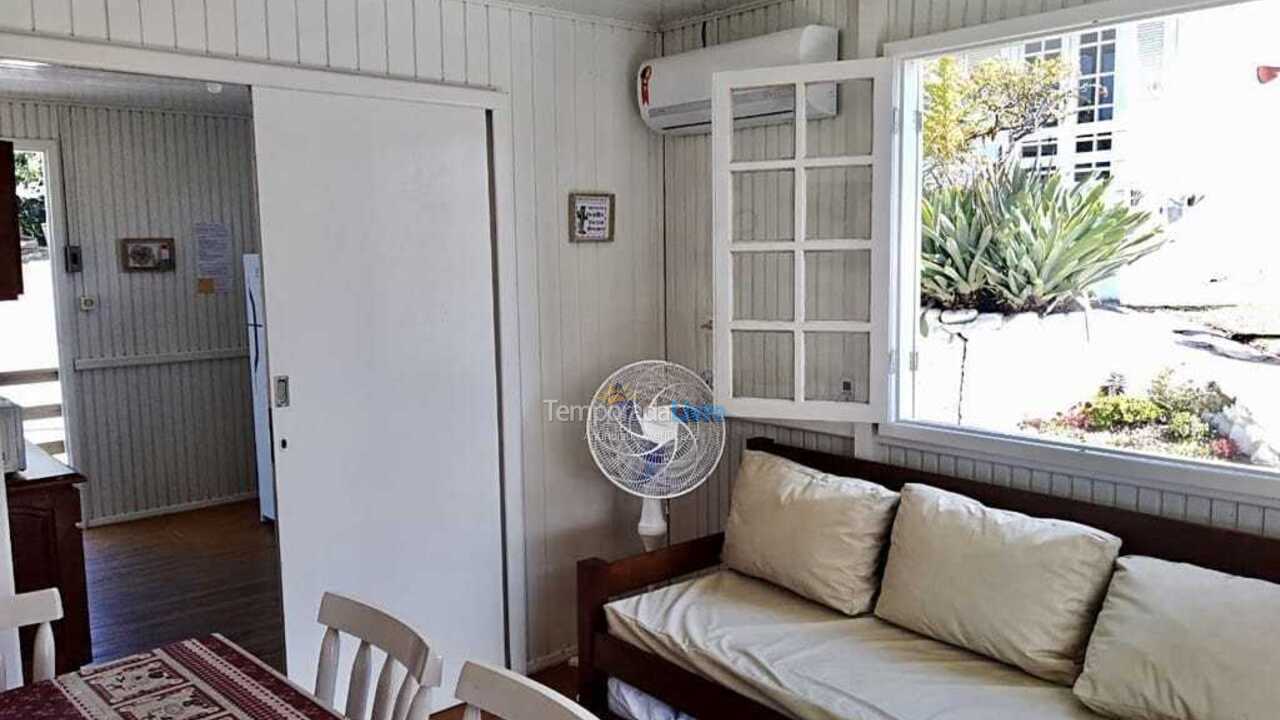 Casa para aluguel de temporada em Imbituba (Praia do Rosa)