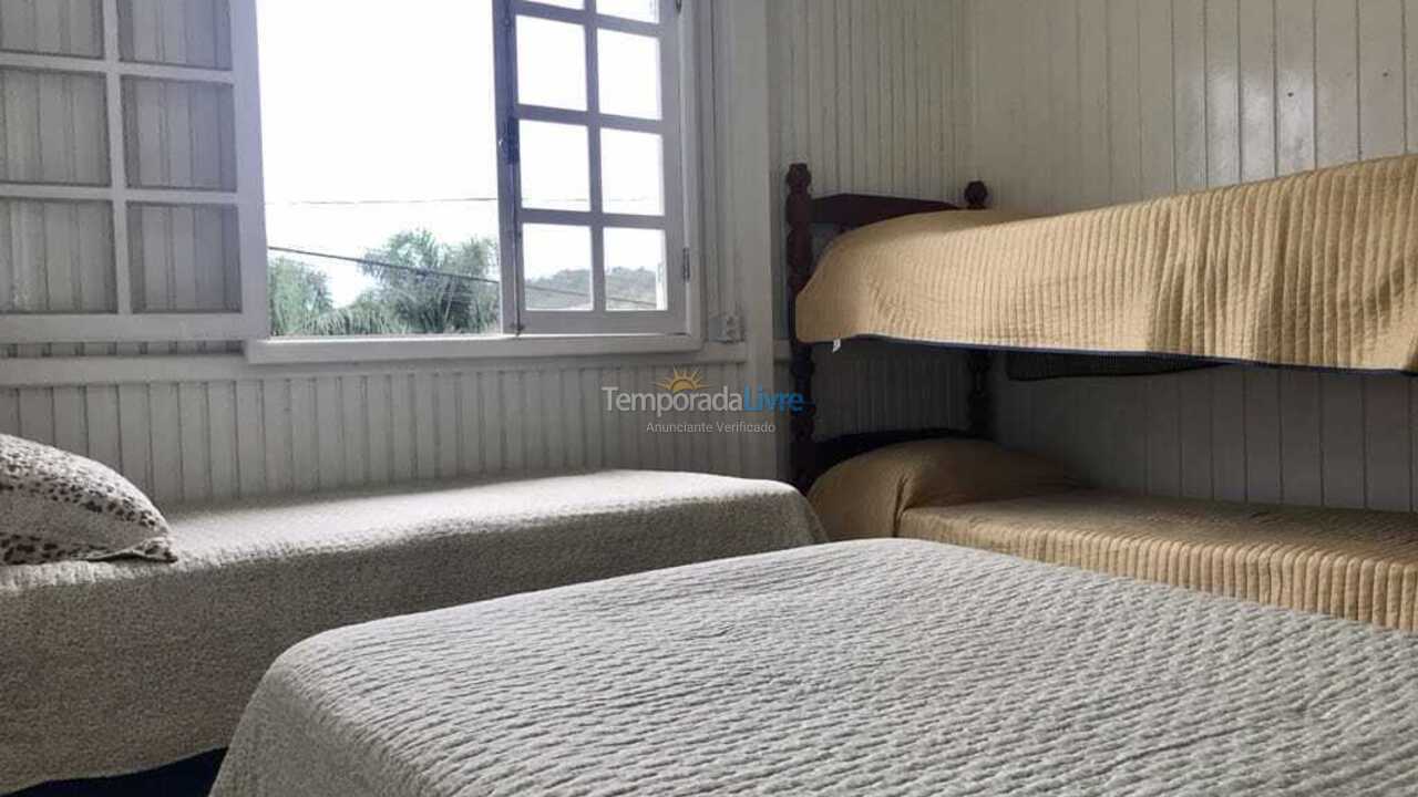 Casa para aluguel de temporada em Imbituba (Praia do Rosa)