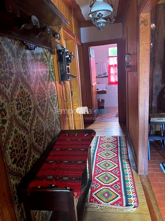 Casa para aluguel de temporada em Campos do Jordão (Capivari)