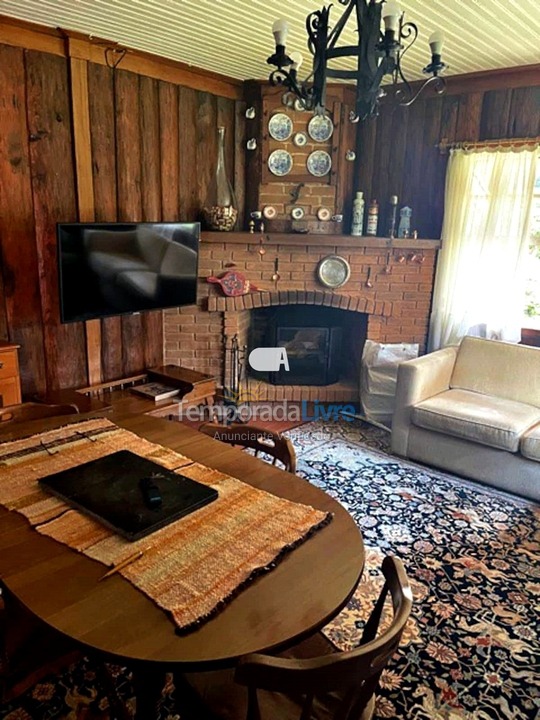 Casa para aluguel de temporada em Campos do Jordão (Capivari)