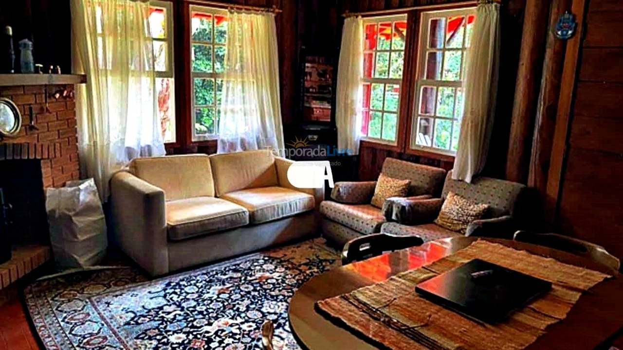 Casa para aluguel de temporada em Campos do Jordão (Capivari)