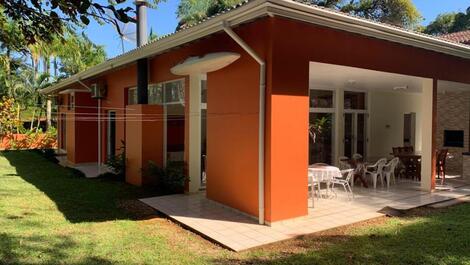 Vista lateral da casa