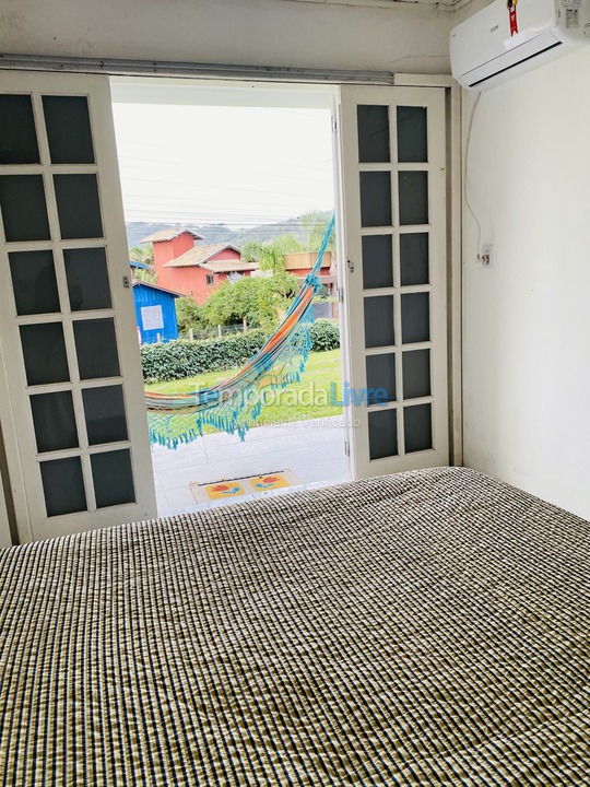 Casa para aluguel de temporada em Imbituba (Praia do Rosa)