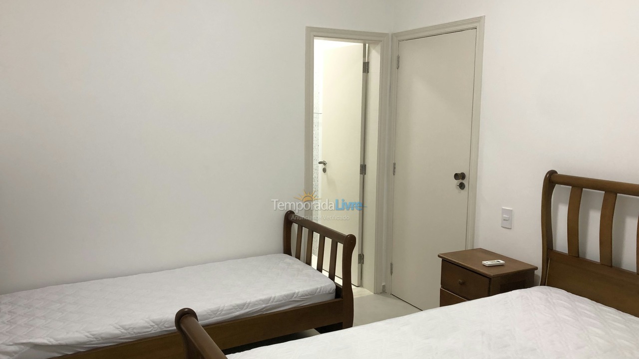 Apartment for vacation rental in Guarujá (Pitangueiras)