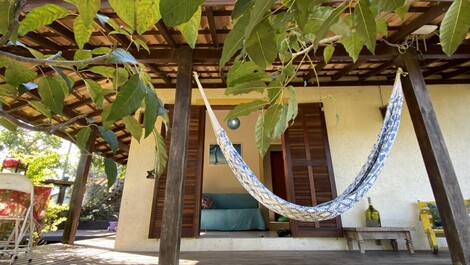 Varanda com rede e cadeiras/vista para a montanha/casa 2