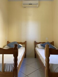 Quarto solteiro climatizado/casa 2