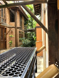 CASA EM CONDOMINIO - 4 SUITES