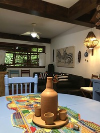 CASA EM CONDOMINIO - 4 SUITES