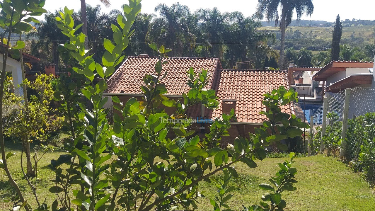 Casa para aluguel de temporada em Ibiúna (Condomínio Colinas de Ibiúna)