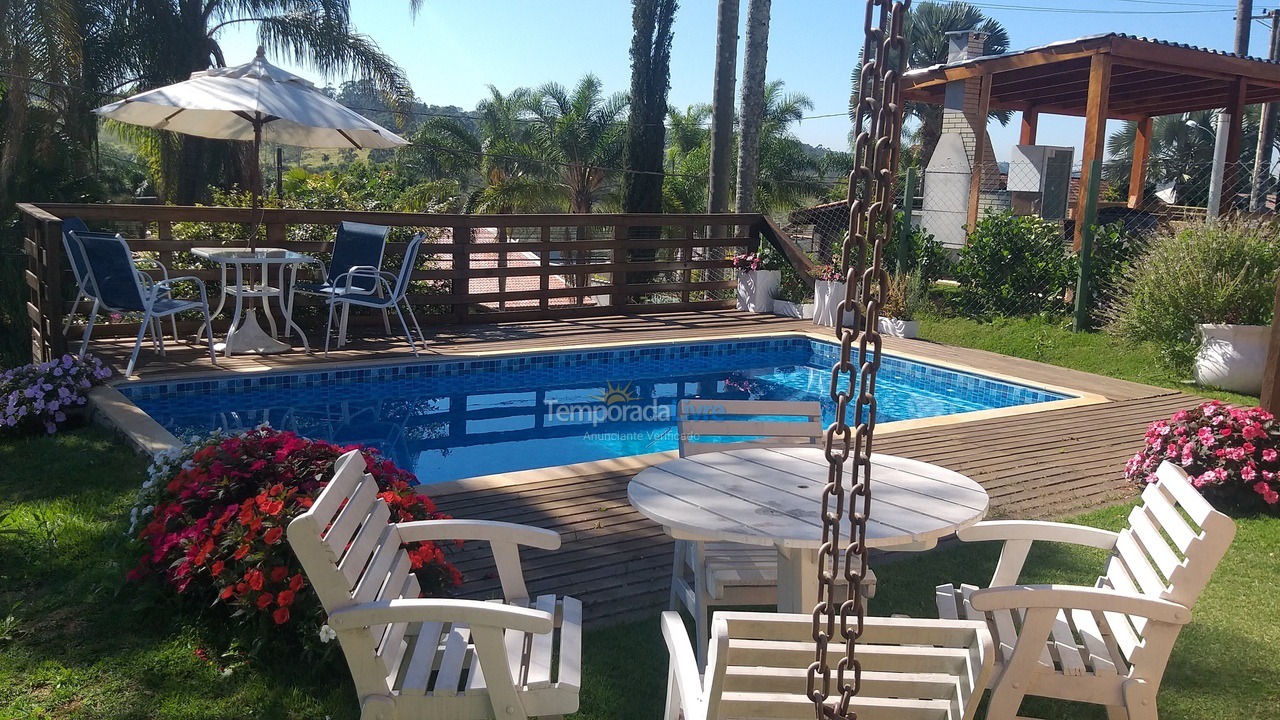 Casa para aluguel de temporada em Ibiúna (Condomínio Colinas de Ibiúna)