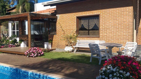 Chalet aconchegante em condomínio de alto padrão