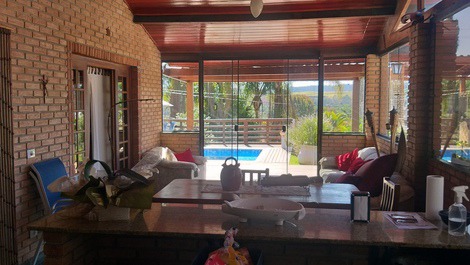 Chalet aconchegante em condomínio de alto padrão