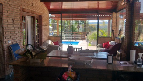 Chalet aconchegante em condomínio de alto padrão