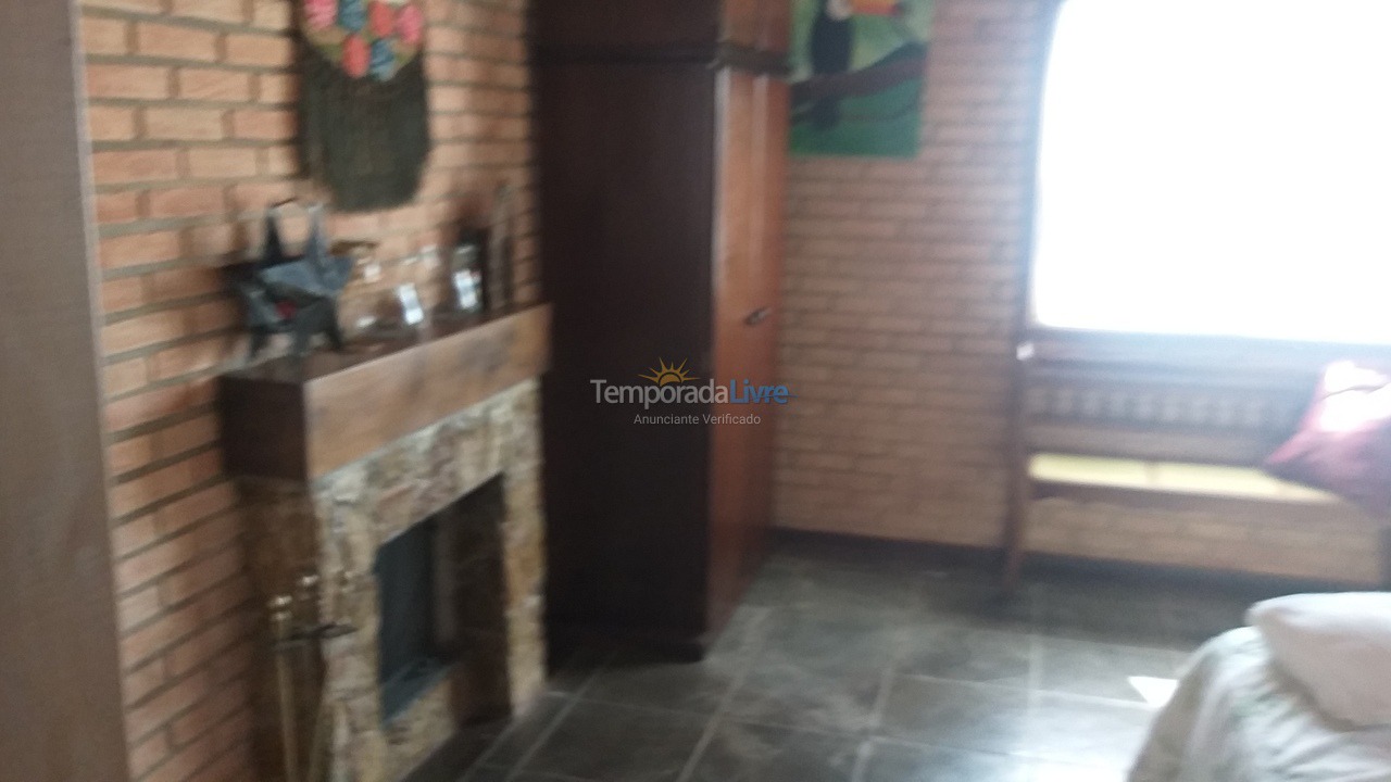 Casa para aluguel de temporada em Ibiúna (Condomínio Colinas de Ibiúna)