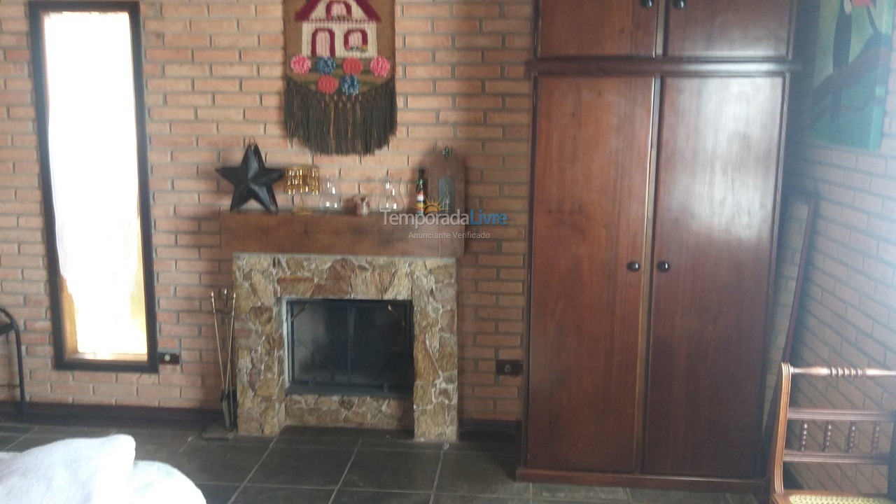 Casa para aluguel de temporada em Ibiúna (Condomínio Colinas de Ibiúna)