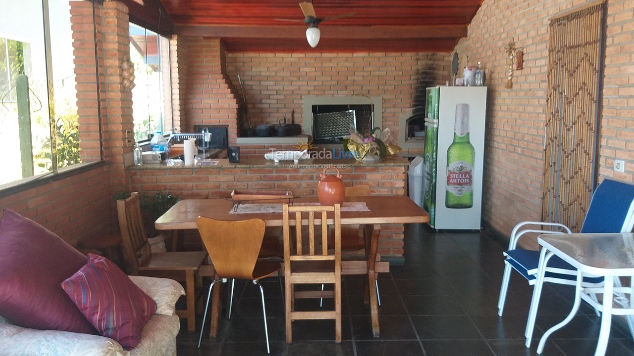 Casa para aluguel de temporada em Ibiúna (Condomínio Colinas de Ibiúna)