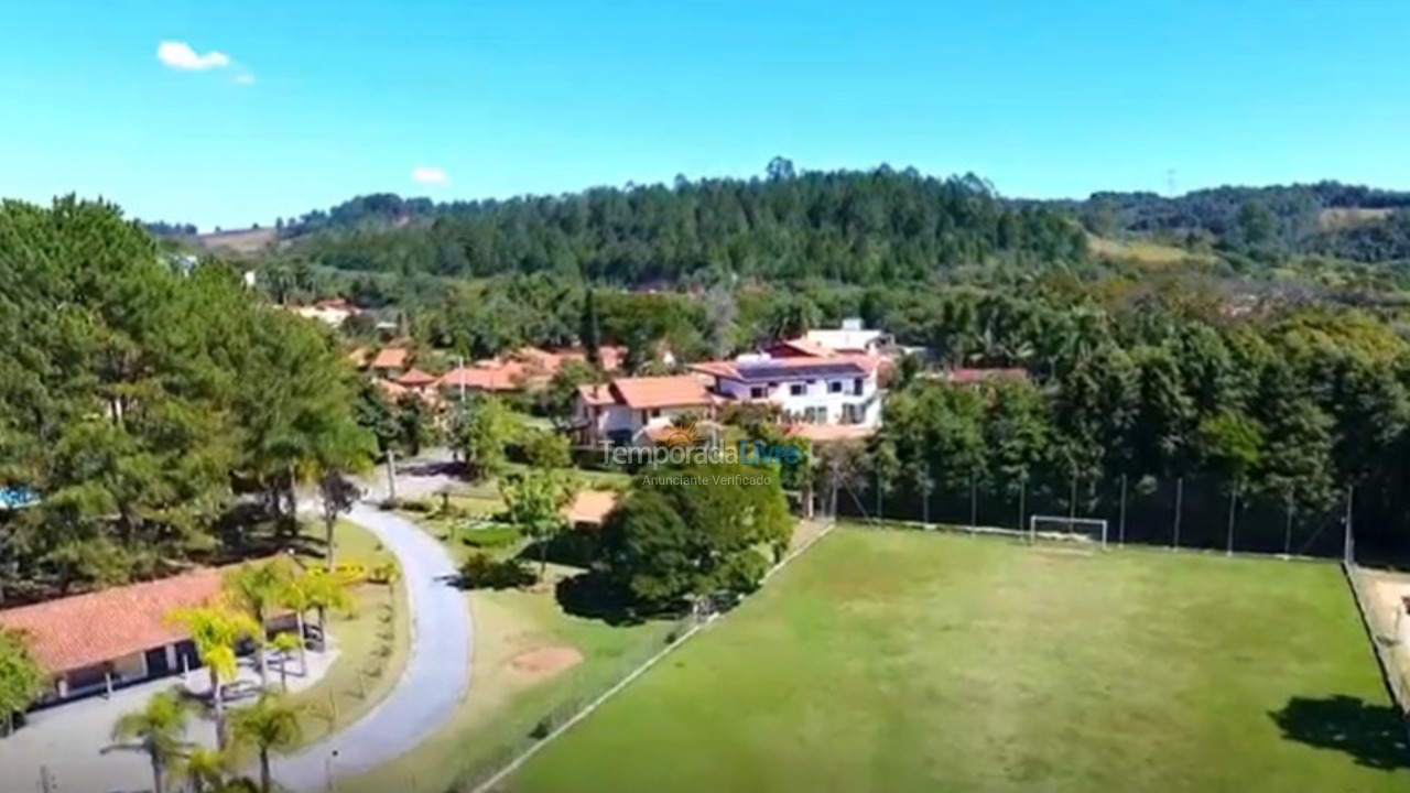 Casa para aluguel de temporada em Ibiúna (Condomínio Colinas de Ibiúna)