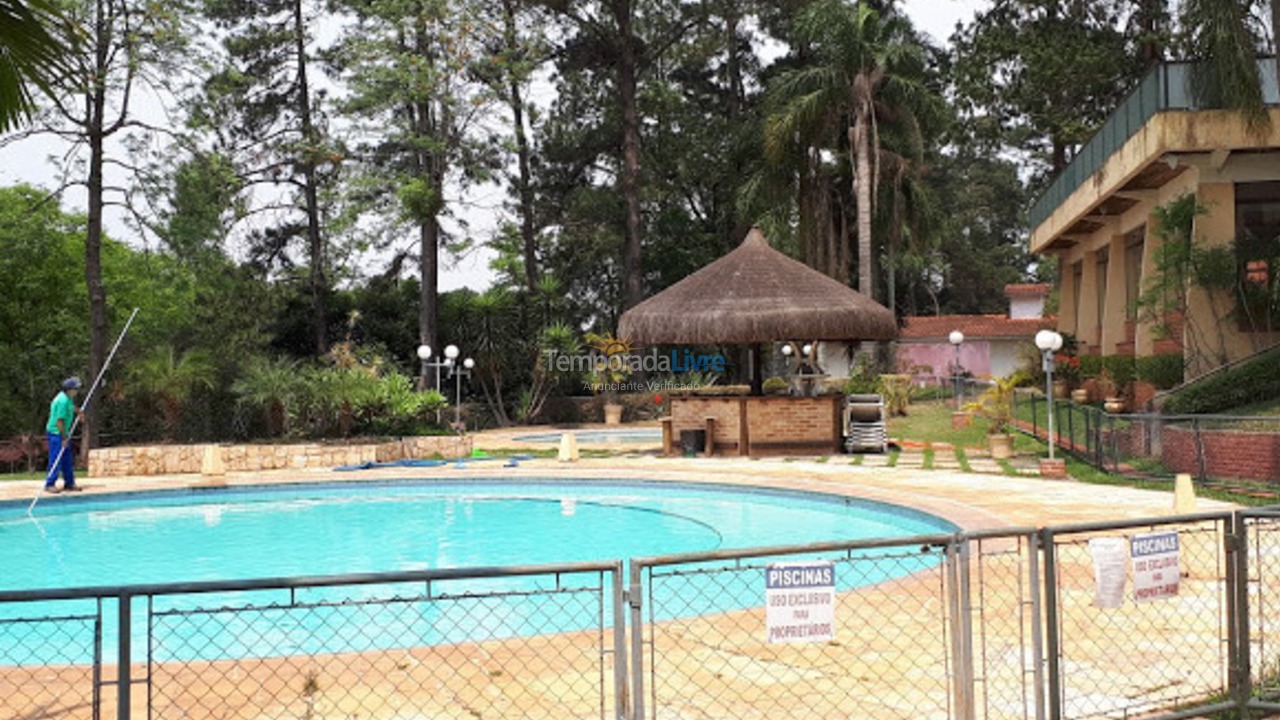 Casa para aluguel de temporada em Ibiúna (Condomínio Colinas de Ibiúna)