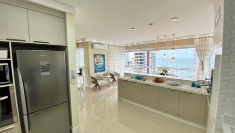 Ed. Isidora Mafra: 3 suites en Av. Brasil / vista al mar / barbacoa