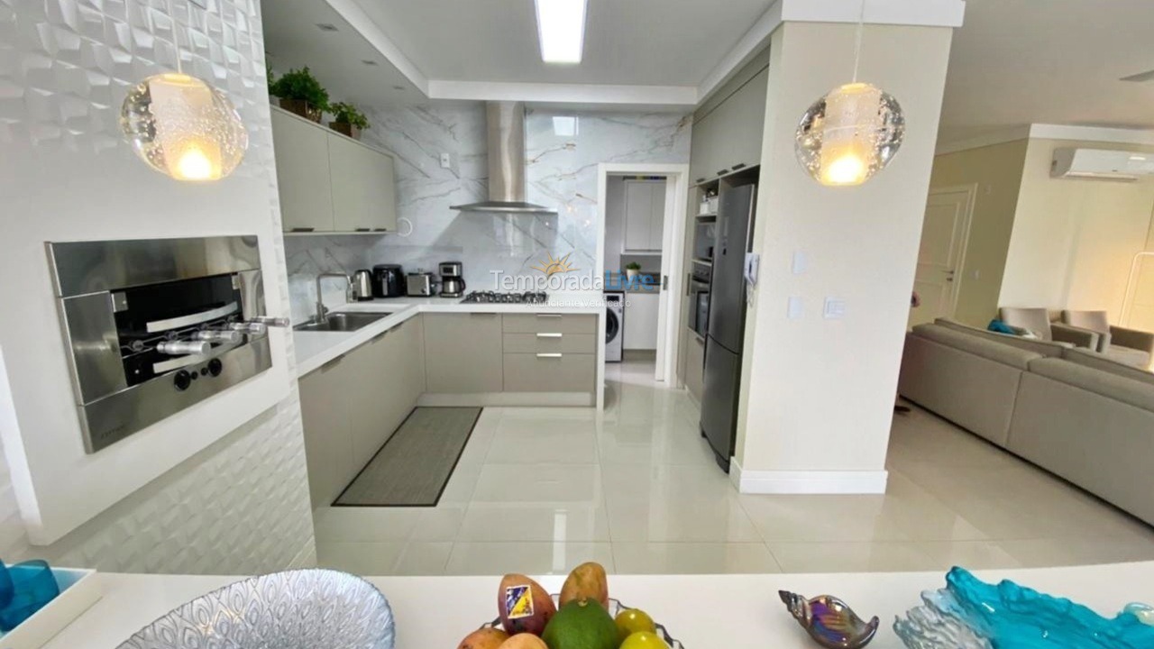 Apartamento para alquiler de vacaciones em Balneário Camboriú (Praia Central)