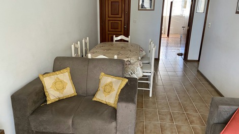 Apto 2 dormitórios centro BC com Wi-Fi e ar