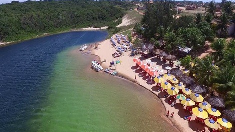 Lagoa de arituba, a 50 metros do condominio