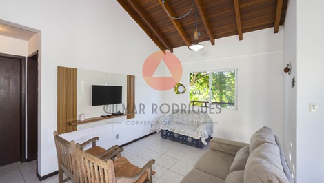 Apto com 2 dormitórios a poucos metros do mar