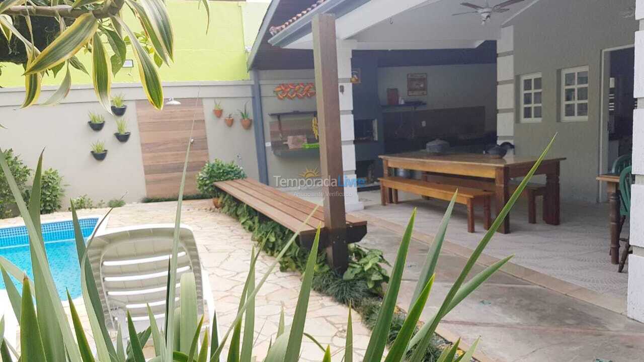 Casa para aluguel de temporada em Ubatuba (Praia do Lázaro)