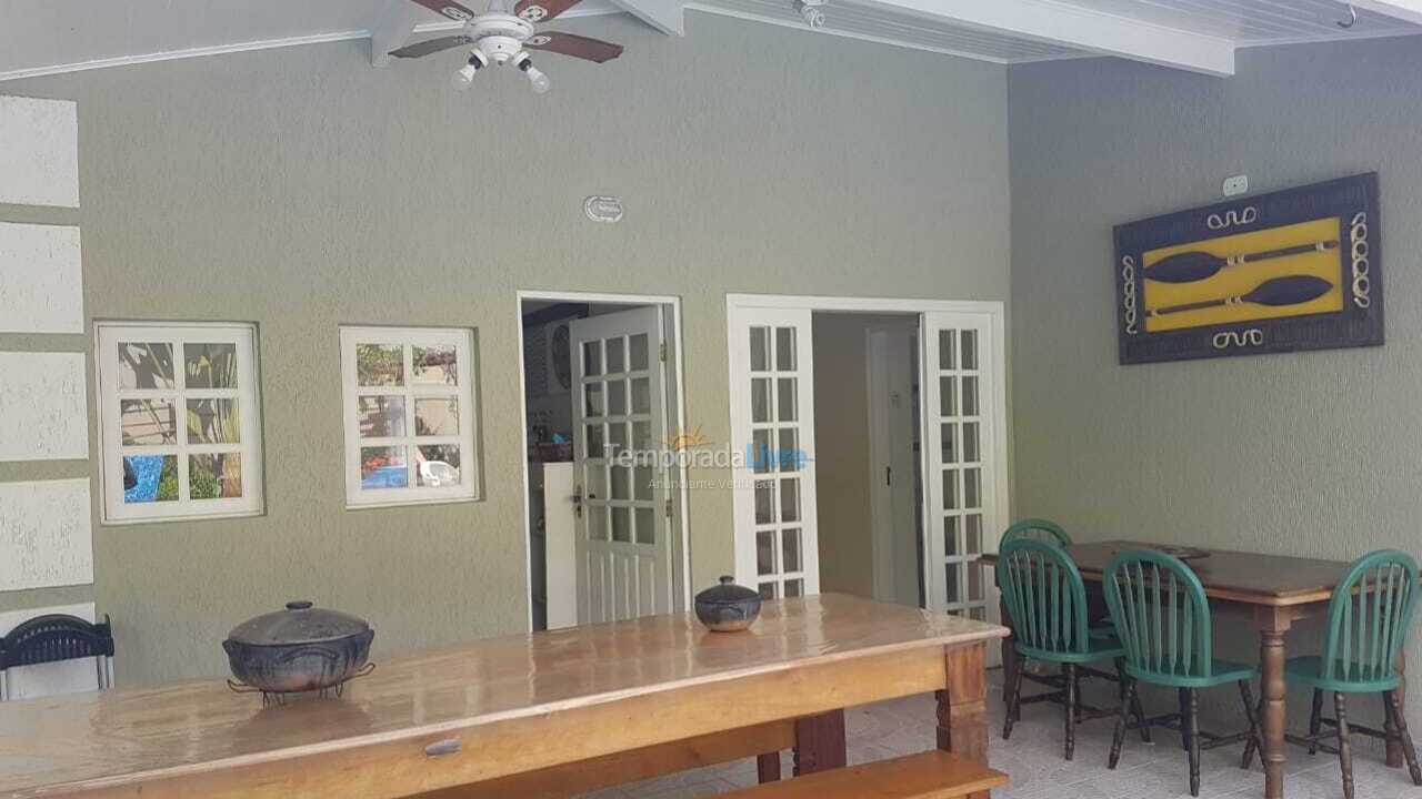 Casa para aluguel de temporada em Ubatuba (Praia do Lázaro)