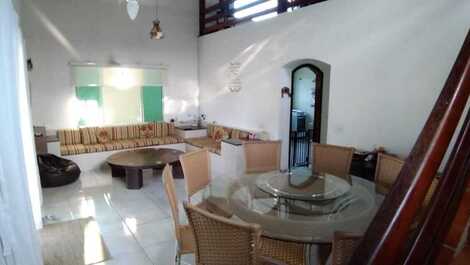 "Casa inteira em Itanhaém, 4 quartos e garagem"