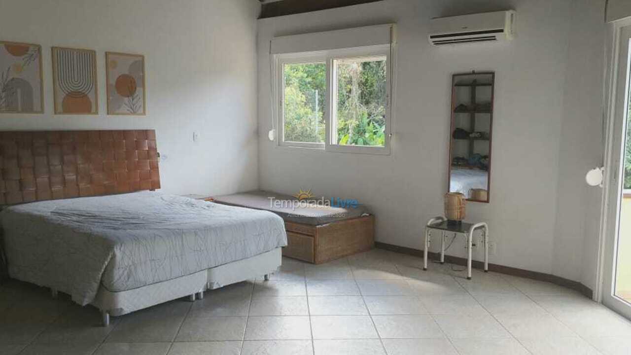 Casa para aluguel de temporada em São Sebastião (Maresias)