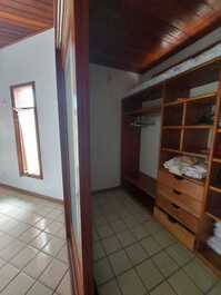 Excelente casa para temporada com 06 quartos com ar