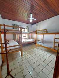 Excelente casa para temporada com 06 quartos com ar