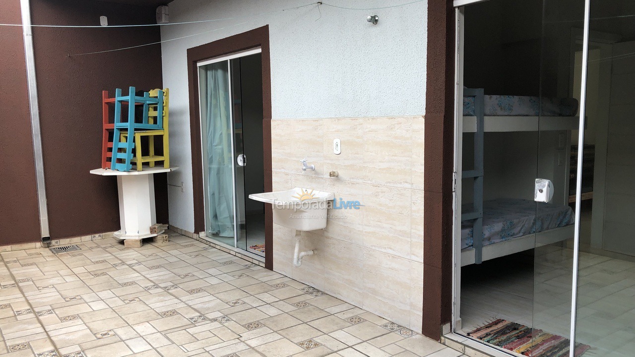 Apartamento para aluguel de temporada em Pontal do Paraná (Balneário Leblon)