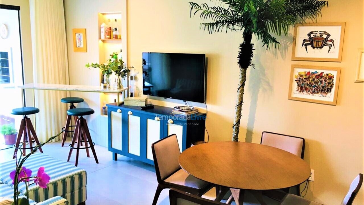 Apartamento para aluguel de temporada em Florianópolis (Praia Brava)