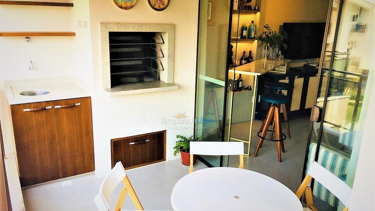 Apartamento para aluguel de temporada em Florianópolis (Praia Brava)
