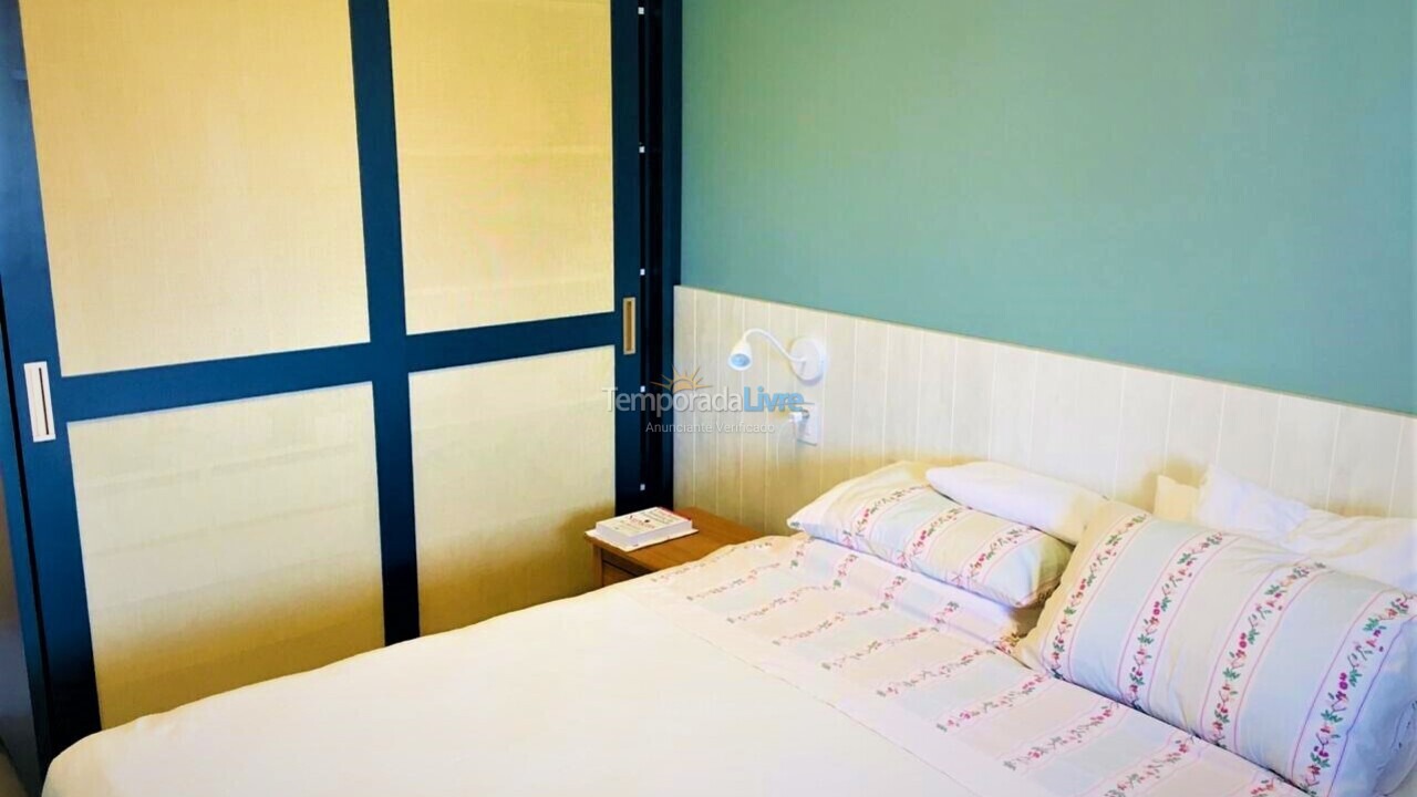 Apartamento para aluguel de temporada em Florianópolis (Praia Brava)