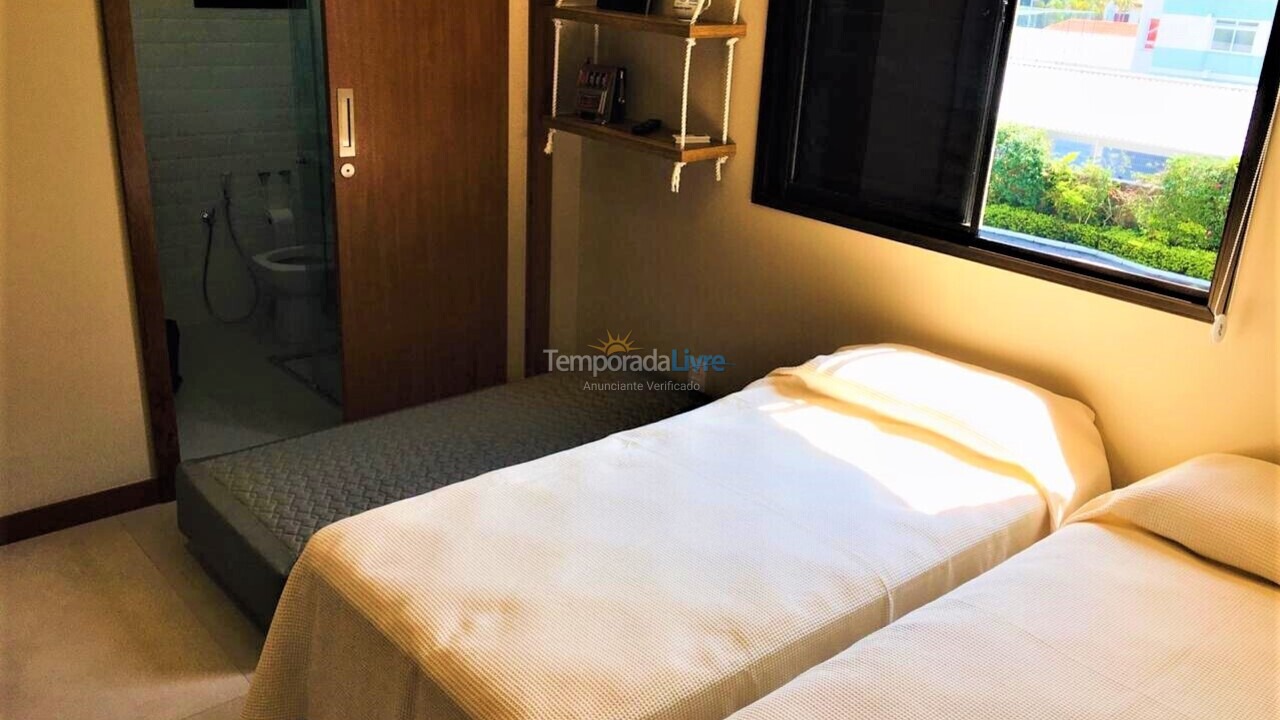 Apartamento para aluguel de temporada em Florianópolis (Praia Brava)