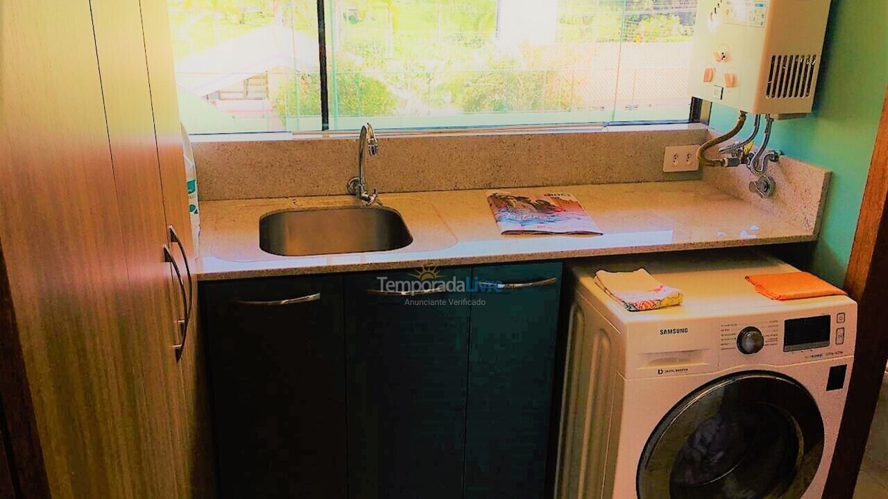 Apartamento para aluguel de temporada em Florianópolis (Praia Brava)