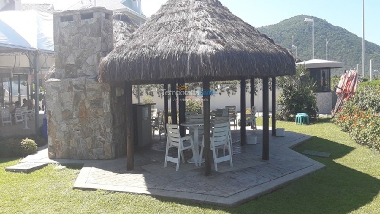 Apartamento para aluguel de temporada em Florianópolis (Praia Brava)