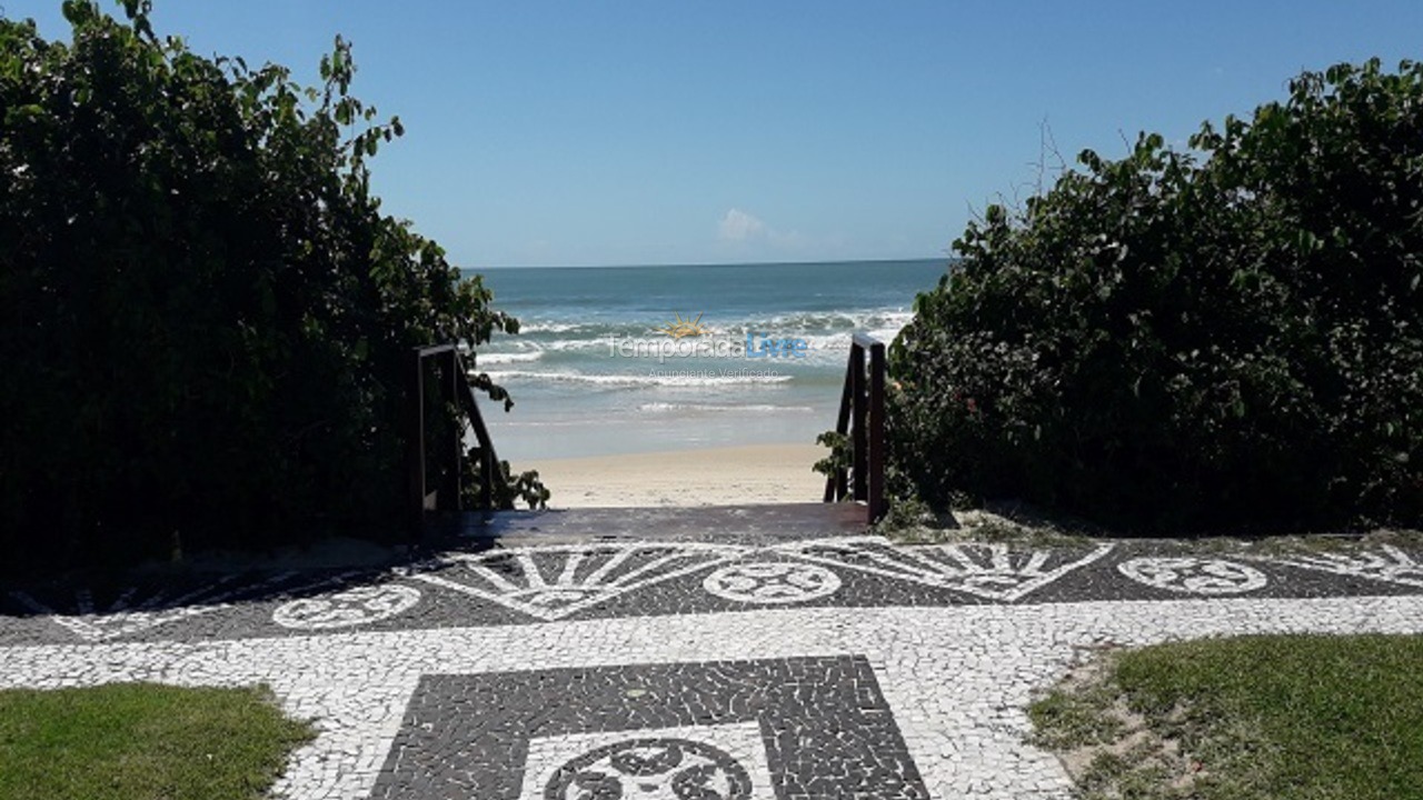 Apartamento para aluguel de temporada em Florianópolis (Praia Brava)