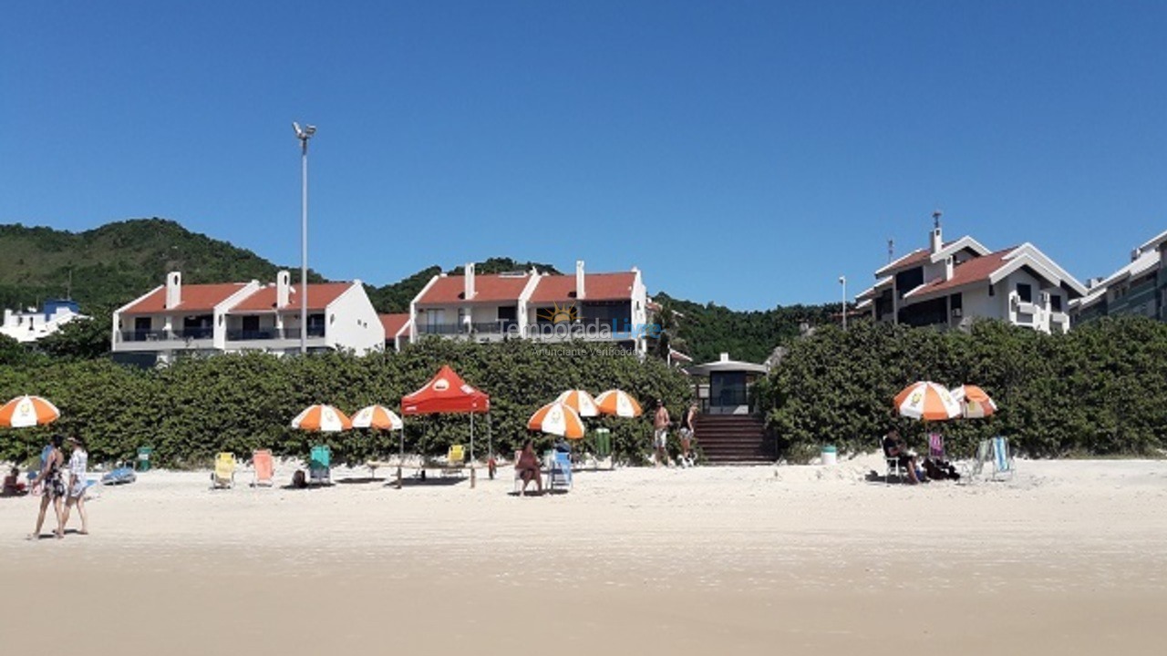 Apartamento para aluguel de temporada em Florianópolis (Praia Brava)
