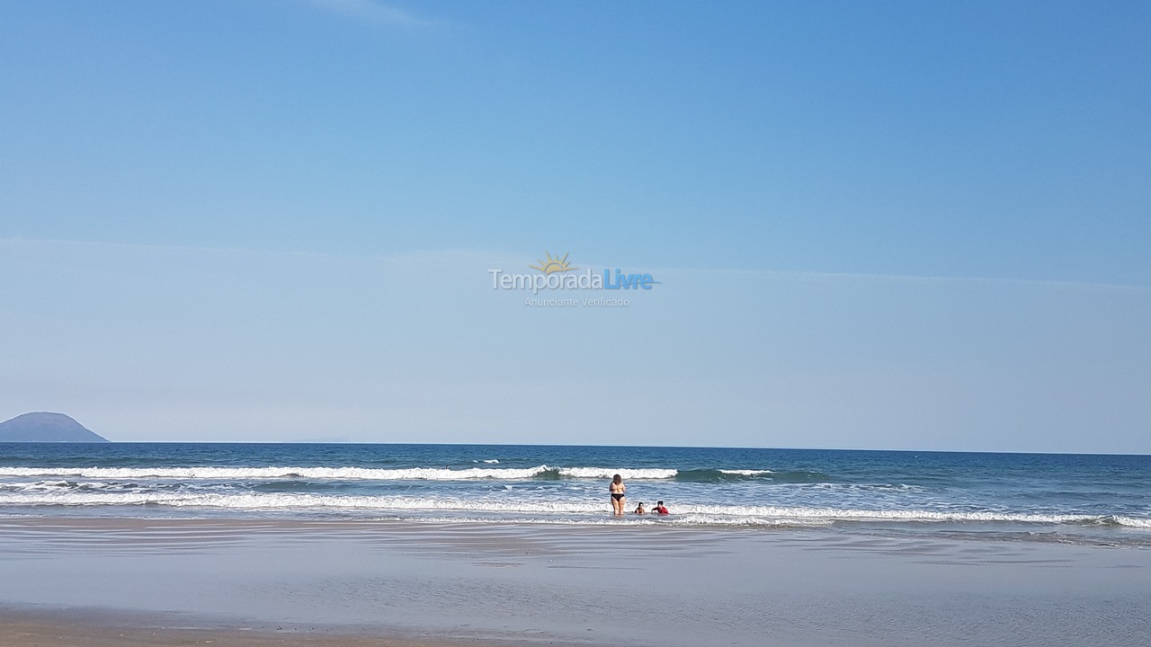 Casa para alquiler de vacaciones em Bertioga (Condominio Morada da Praia)