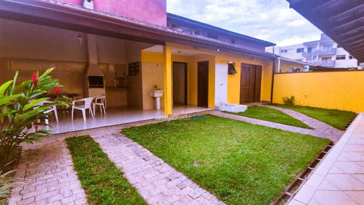 Casa para aluguel de temporada em Ubatuba (Praia Grande)