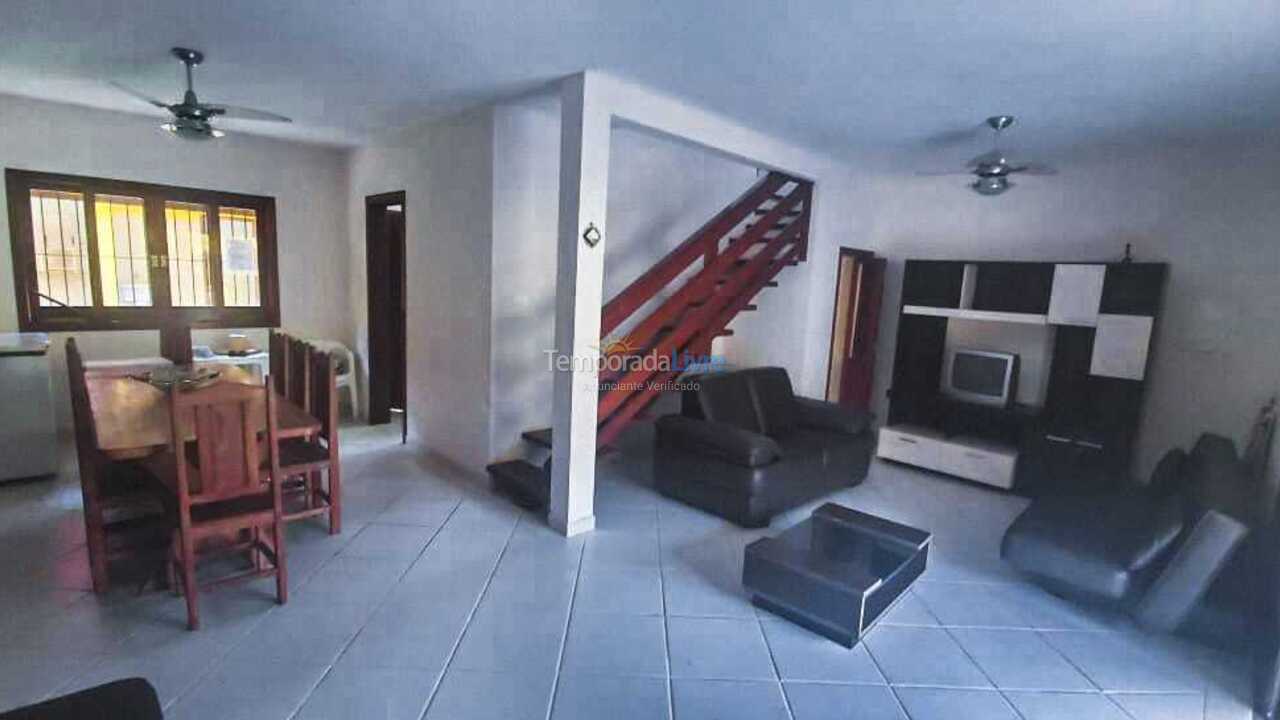 Casa para aluguel de temporada em Ubatuba (Praia Grande)