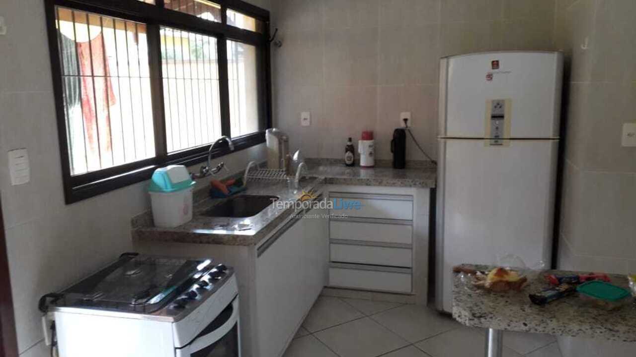 Casa para aluguel de temporada em Ubatuba (Praia Grande)