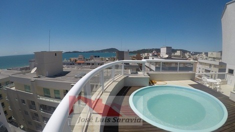 Espectacular ático con vista parcial al mar, con 3 suites, 5 baños!